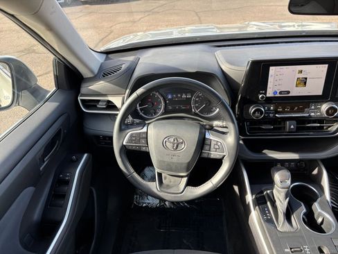 Used 2025 Toyota Highlander LE image 36