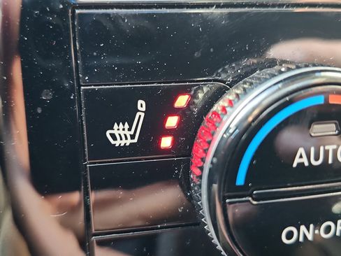 Used 2022 Nissan Rogue SV w/ SV Premium Package image 20