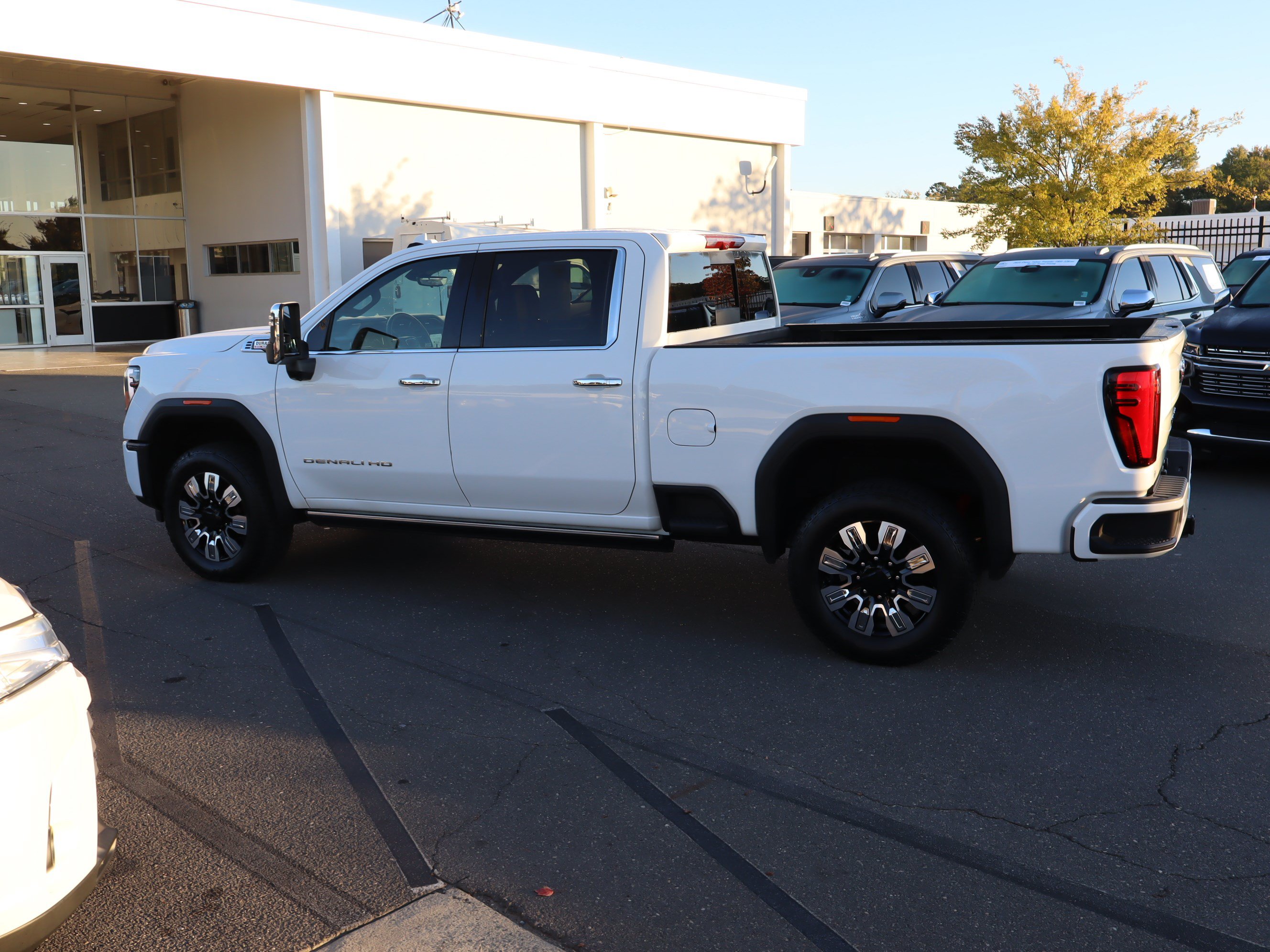 Used 2025 GMC Sierra 2500 Denali w/ Denali Reserve Package AWD/4WD image 7