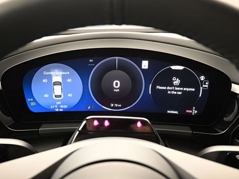 New 2026 Porsche Macan Electric RWD image 20