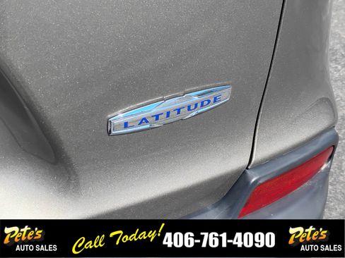Used 2019 Jeep Cherokee Latitude w/ Popular Appearance Group AWD/4WD image 12