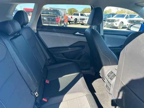 Used 2024 Volkswagen Taos SE image 17