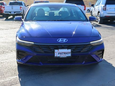 Used 2024 Hyundai Elantra Limited image 2
