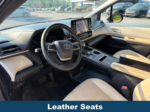 Used 2021 Toyota Sienna XLE FWD image 4