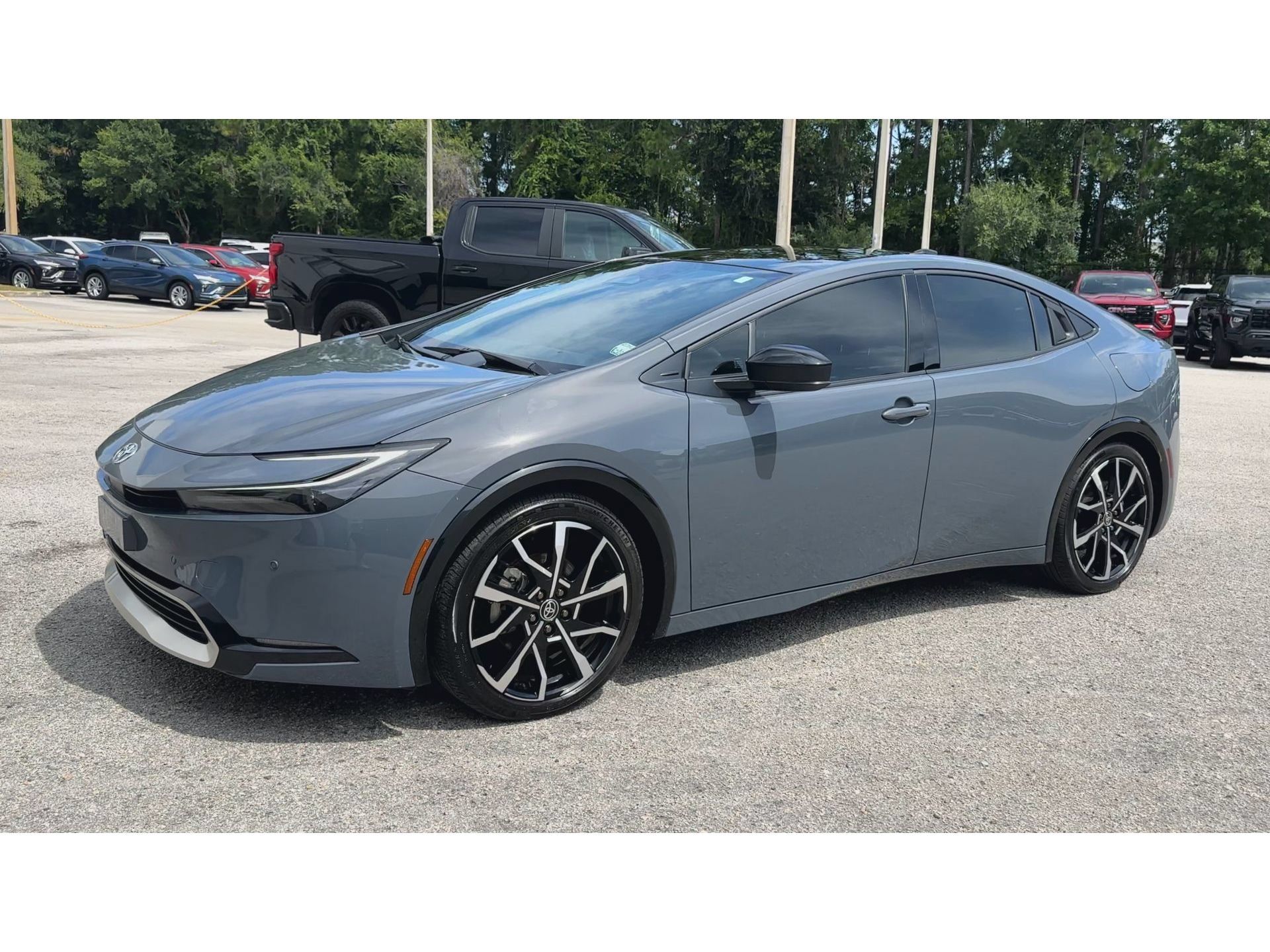 Used 2025 Toyota Prius Plug-In Hybrid FWD image 5