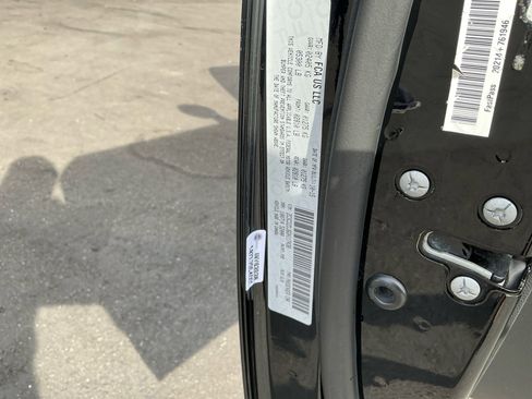 Used 2016 Dodge Challenger SRT image 28