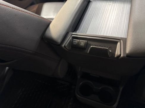 Used 2021 Toyota Sienna XLE image 19