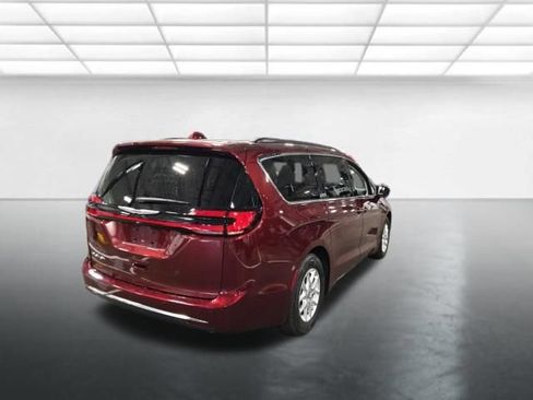 Used 2022 Chrysler Pacifica Touring-L FWD image 4