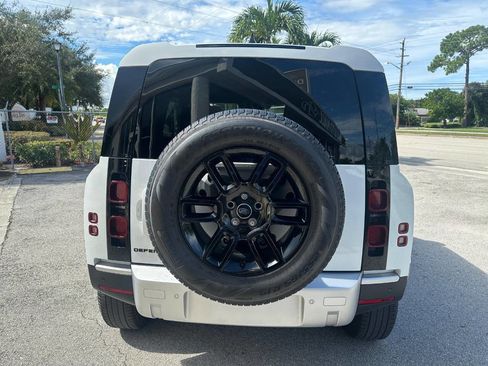 Used 2025 Land Rover Defender 110 S image 7