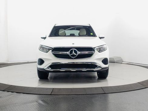 Used 2025 Mercedes-Benz GLC 350e 4MATIC image 2