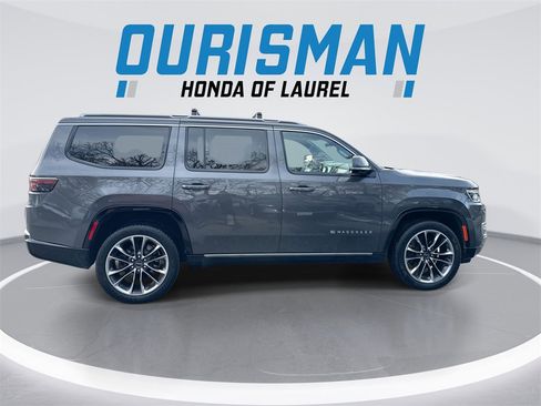 Used 2022 Jeep Wagoneer Series III w/ Premium Group I image 9