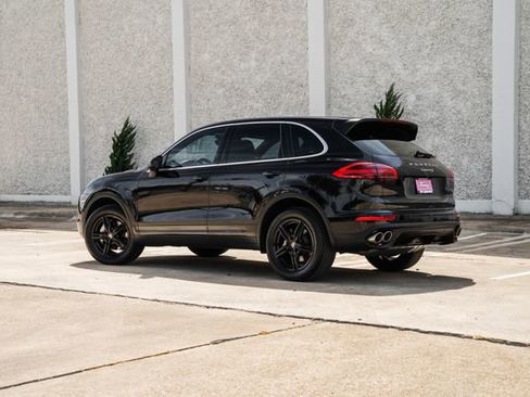 Used 2015 Porsche Cayenne S image 22