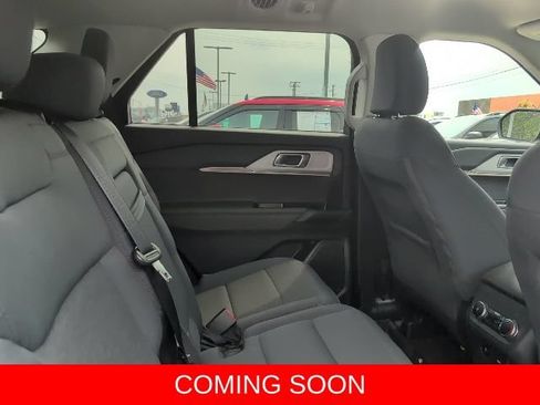 Used 2025 Ford Explorer Active AWD/4WD image 9