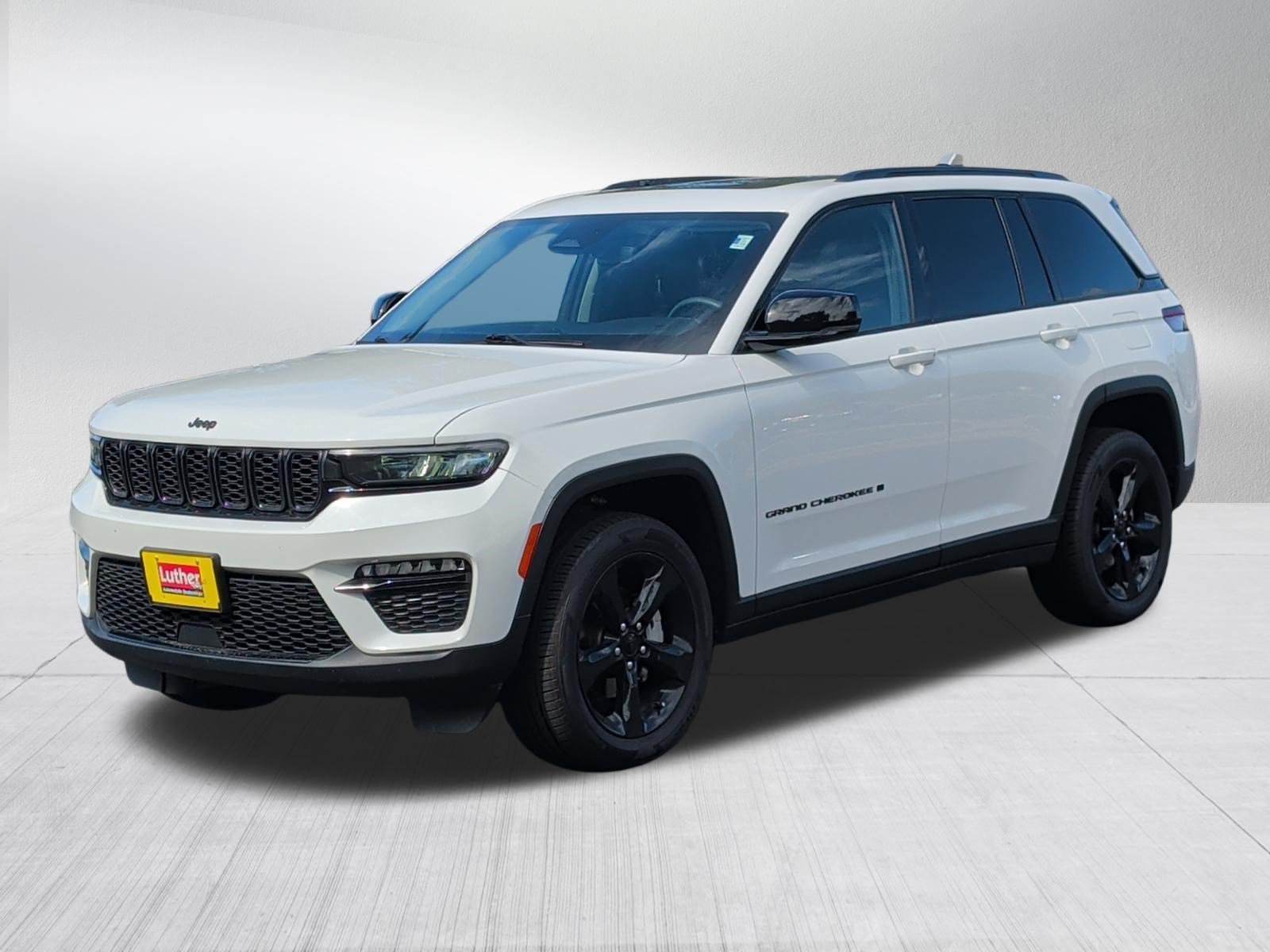 Used 2023 Jeep Grand Cherokee Limited w/ Black Appearance Package AWD/4WD image 3