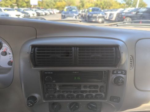 Used 2003 Ford Explorer Sport Trac XLT image 17