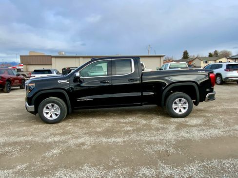 New 2026 GMC Sierra 1500 SLE image 3