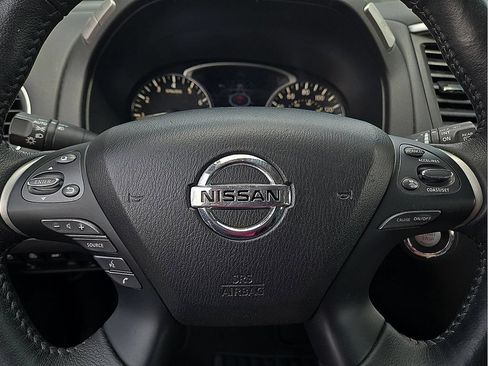 Used 2019 Nissan Pathfinder Platinum FWD image 19