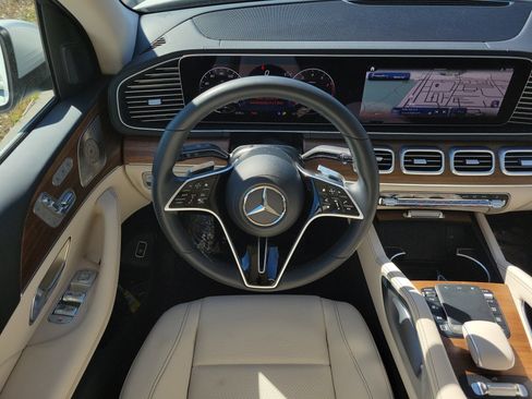 Certified 2026 Mercedes-Benz GLS 450 4MATIC image 19