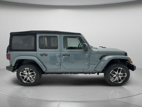 Used 2024 Jeep Wrangler Unlimited w/ Convenience Group AWD/4WD image 3