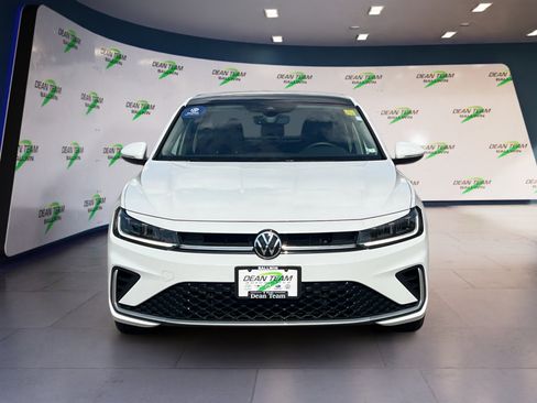 Certified 2025 Volkswagen Jetta SEL image 3