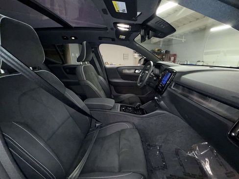 Used 2024 Volvo XC40 Recharge Plus w/ Protection Package Premier RWD image 14