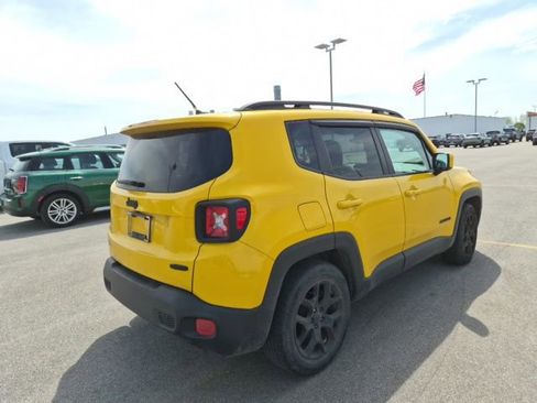 Used 2016 Jeep Renegade Latitude FWD image 5