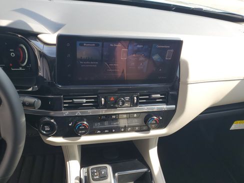 New 2026 Nissan Pathfinder SL image 8