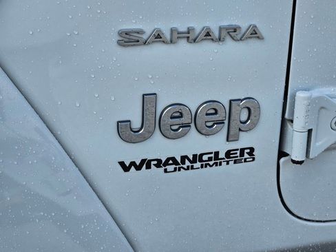 Used 2018 Jeep Wrangler Unlimited Sahara image 11