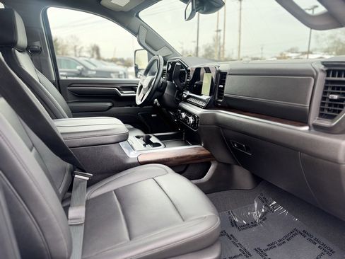 Used 2024 GMC Sierra 2500 SLT w/ SLT Convenience Package image 10