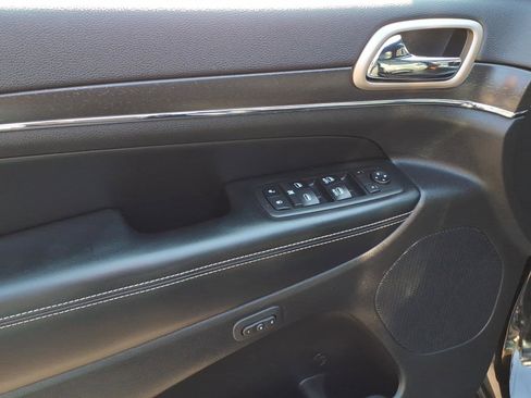 Used 2017 Jeep Grand Cherokee Limited image 7