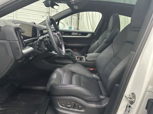 Used 2024 Porsche Cayenne Coupe image 21