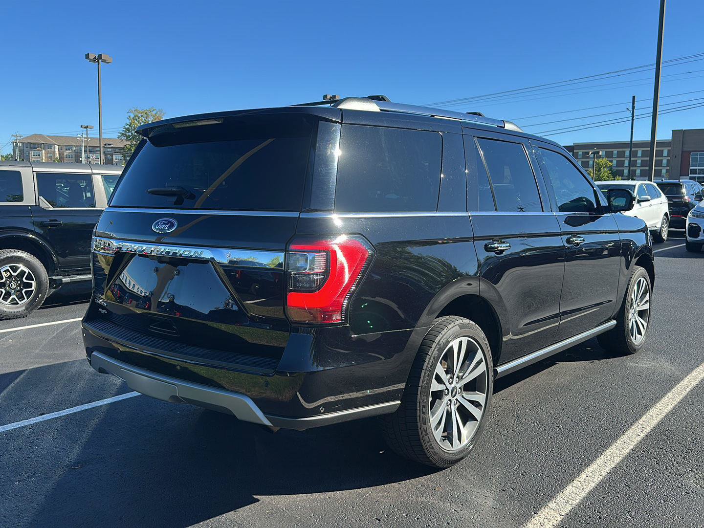 Used 2021 Ford Expedition Limited AWD/4WD image 3