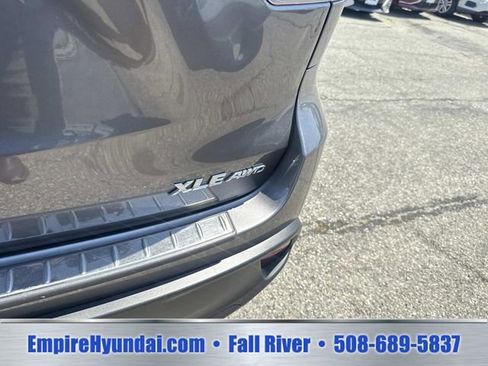 Used 2018 Toyota Highlander XLE AWD/4WD image 7