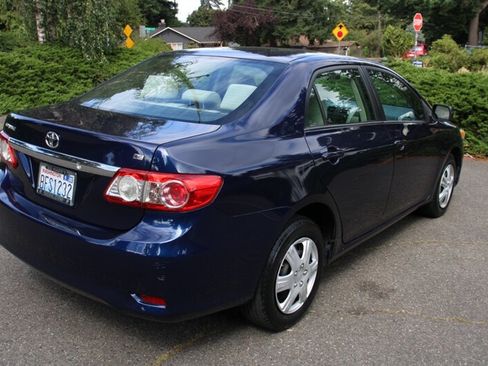 Used 2011 Toyota Corolla LE FWD image 3