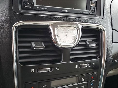 Used 2011 Chrysler Town & Country Touring image 19