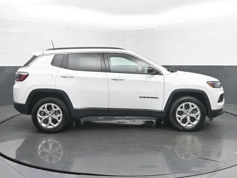 Used 2024 Jeep Compass Latitude AWD/4WD image 6