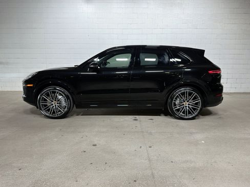 Certified 2023 Porsche Cayenne Turbo AWD/4WD image 2