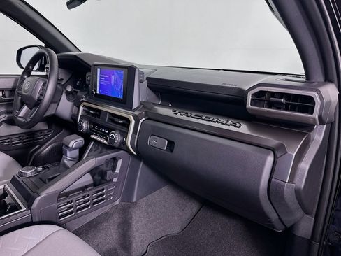 Certified 2025 Toyota Tacoma SR5 AWD/4WD image 27