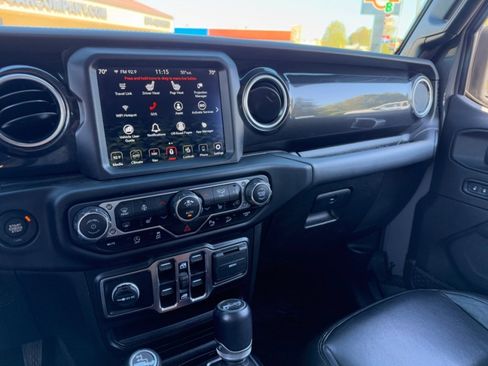 Used 2020 Jeep Wrangler Unlimited Sahara image 14