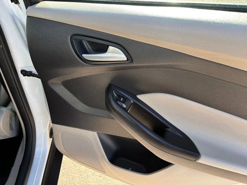 Used 2014 Ford Focus SE image 28