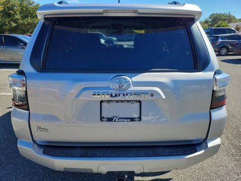 Used 2020 Toyota 4Runner SR5 image 11
