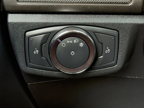Used 2019 Ford Fusion SE FWD image 39