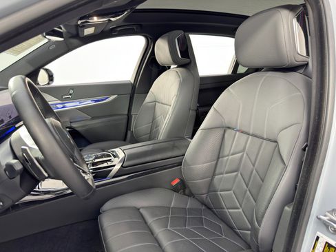 Used 2024 BMW 760i xDrive w/ Premium Package 2 image 47