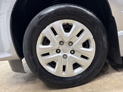 Used 2017 Dodge Grand Caravan SXT w/ Rear Park Assist Package FWD image 39