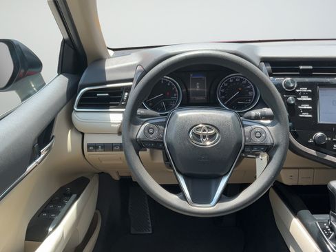 Used 2018 Toyota Camry LE FWD image 15