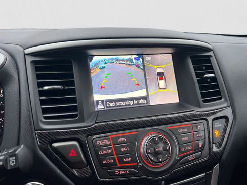 Used 2020 Nissan Pathfinder SL image 22