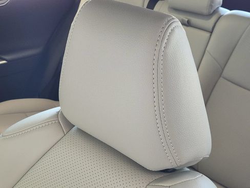 Used 2022 Toyota RAV4 Limited FWD image 25