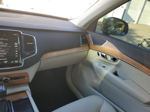 Used 2021 Volvo XC90 T6 Momentum w/ Climate Package AWD/4WD image 14