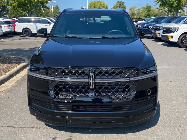 New 2027 Lincoln Navigator Reserve w/ Jet Appearance Package AWD/4WD image 2