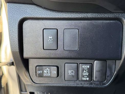 Used 2021 Toyota Tacoma TRD Sport AWD/4WD image 35
